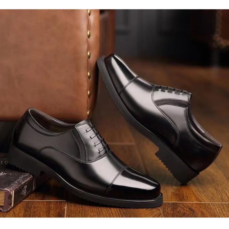 Lackskinn Oxford Skor Med Cap Toe Design För Herr | Ideal för Alla Säsonger
