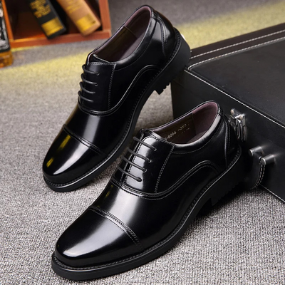 Lackskinn Oxford Skor Med Cap Toe Design För Herr | Ideal för Alla Säsonger