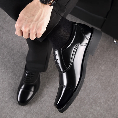 Lackskinn Oxford Skor Med Cap Toe Design För Herr | Ideal för Alla Säsonger