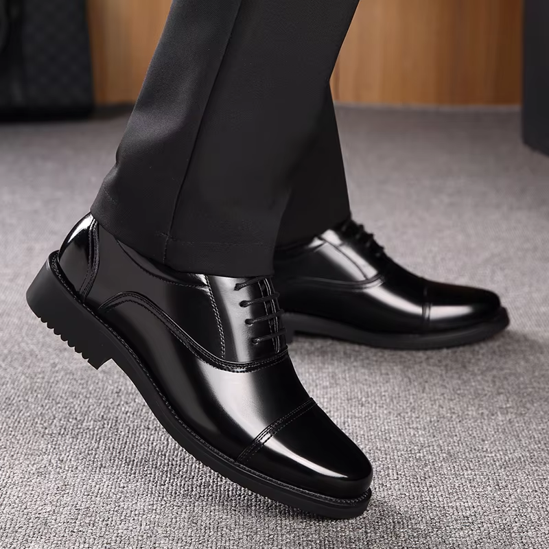 Lackskinn Oxford Skor Med Cap Toe Design För Herr | Ideal för Alla Säsonger