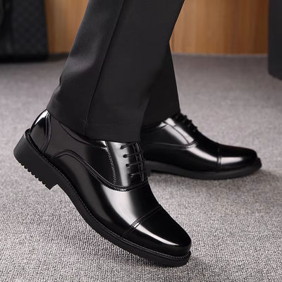 Lackskinn Oxford Skor Med Cap Toe Design För Herr | Ideal för Alla Säsonger