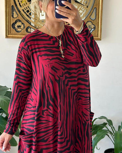 Esme - Damernas Tigertryck Röd Klänning