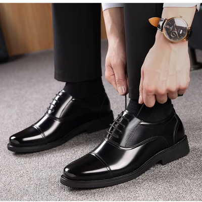 Lackskinn Oxford Skor Med Cap Toe Design För Herr | Ideal för Alla Säsonger