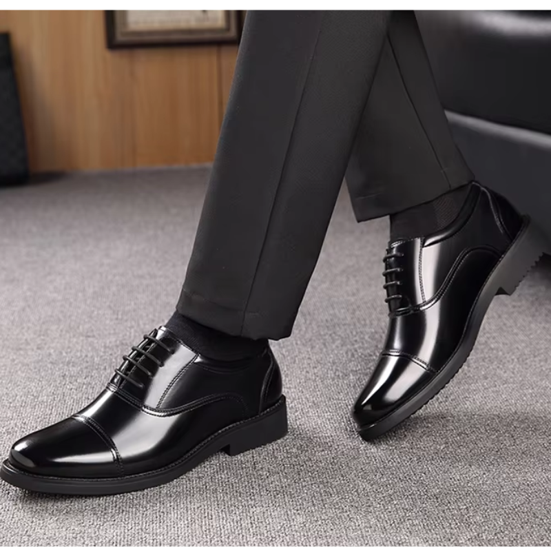 Lackskinn Oxford Skor Med Cap Toe Design För Herr | Ideal för Alla Säsonger
