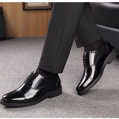 Lackskinn Oxford Skor Med Cap Toe Design För Herr | Ideal för Alla Säsonger